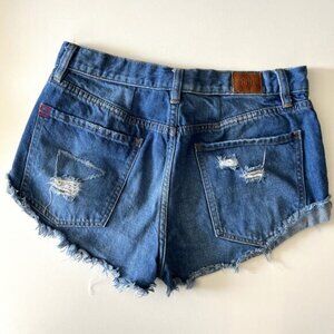 Urban Outfitters BDG Boyfriend Low-Rise Cut-Off Denim Shorts Size 28